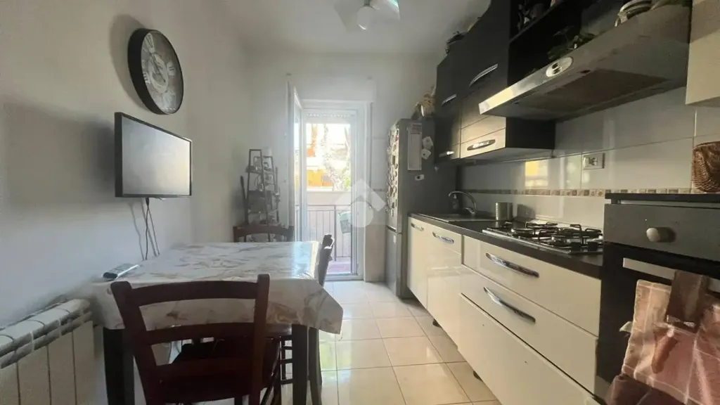 Köök - Spacious Apartment with Garden in Ladispoli
