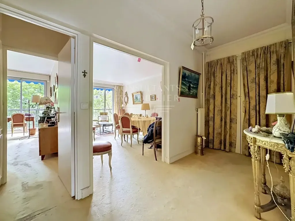 Séjour - Appartement de 3 Pièces à Rénover avec Balcon à Paris 16ᵉ