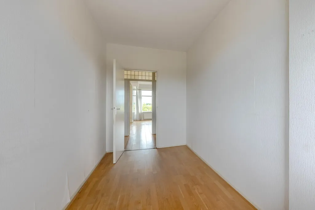 Rooms - 4-Bedroom Flat with Panoramic View in Rotterdam