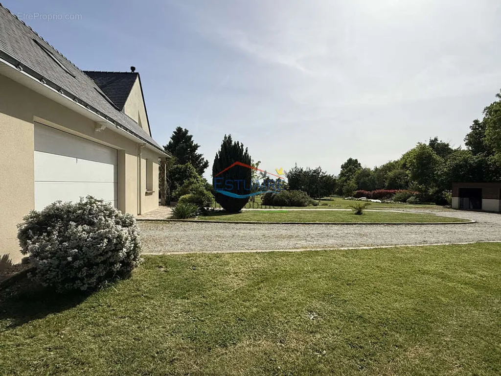 Exterior - House with Garden in Malville