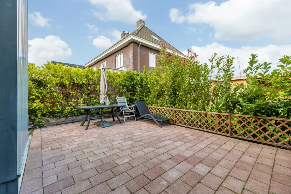 Terrass - Detached House with Business Hall in Breda