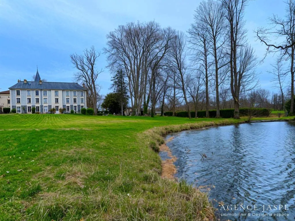 Extérieur - Château du XVIe Siècle avec Piscine à Sury-le-Comtal