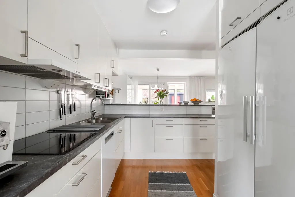 Cucina - Well-Maintained Apartment with West Balcony in Skellefteå