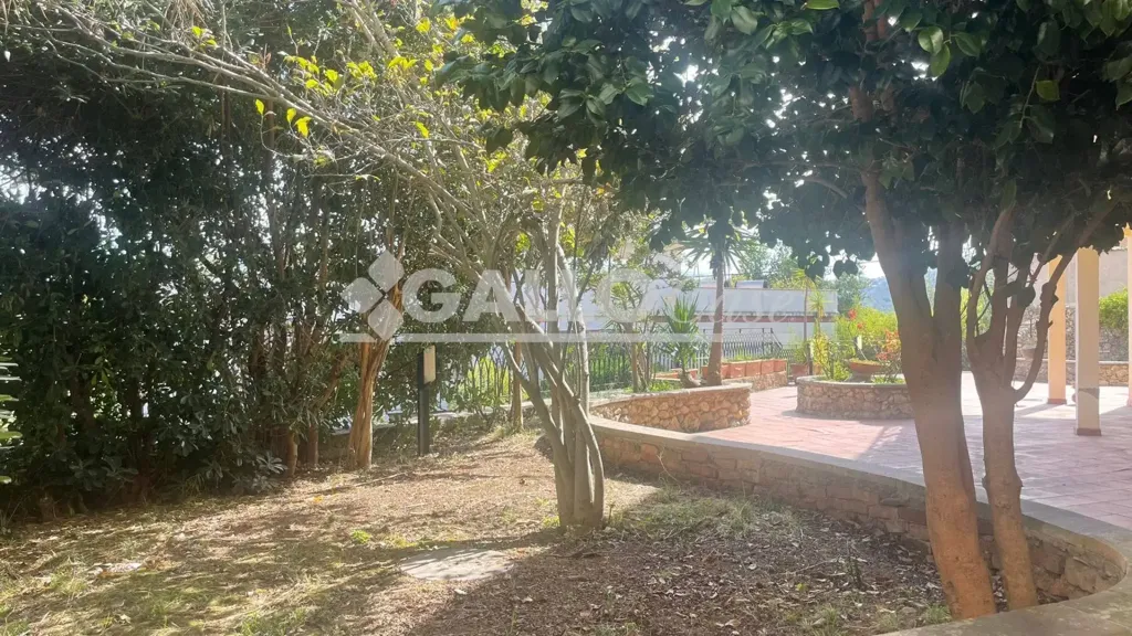 Giardino - Ground Floor Apartment with Courtyard in Cosenza