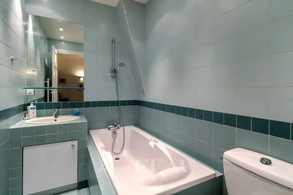 Bathrooms - Luxury Corner Apartment with View in Paris 7th