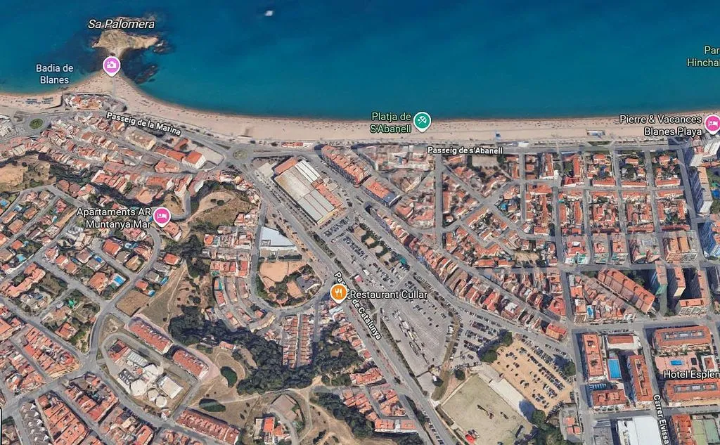 Three-Bedroom House near Blanes Beach