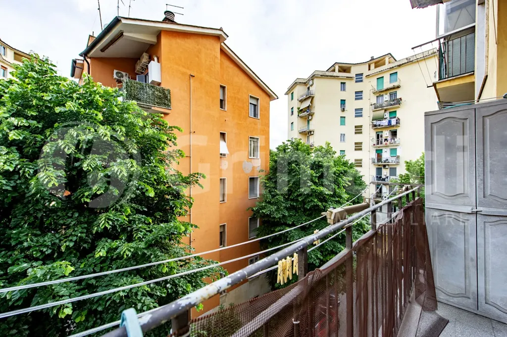 Balcon - Rear-Facing Apartment with Balconies in Rome