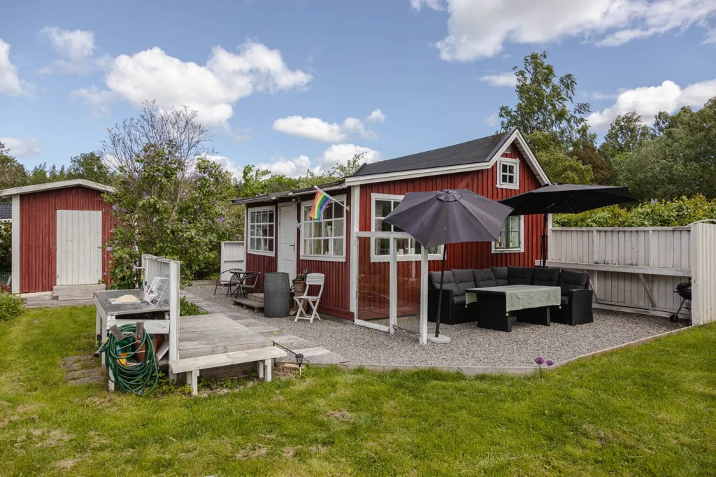 Aed - Cottage with Garden on Corner Plot in Allmänning