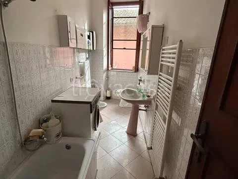 Salles de bain - Apartment with Panoramic Terrace in Priverno