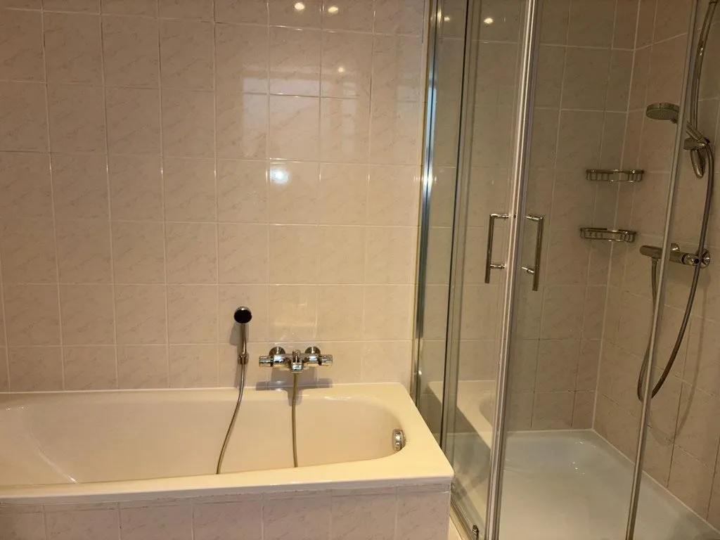 Vannitoad - Renovated Townhouse with Backyard in Osdorp