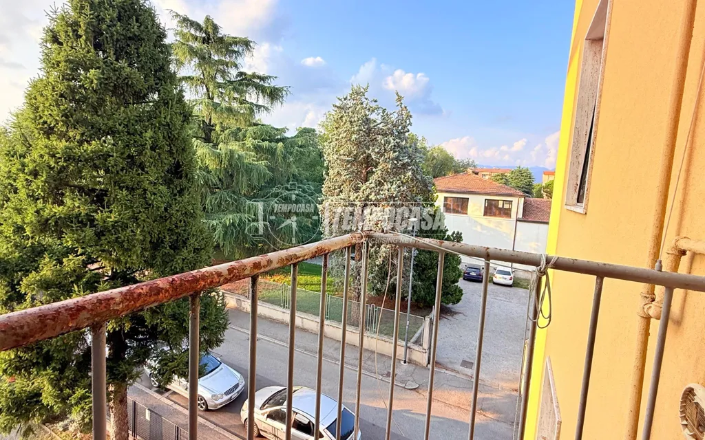 Rõdu - Spacious Trilocale with Terrace in Brescia