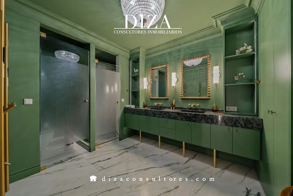 Vannitoad - Luxury 6-Bedroom Apartment in Madrid