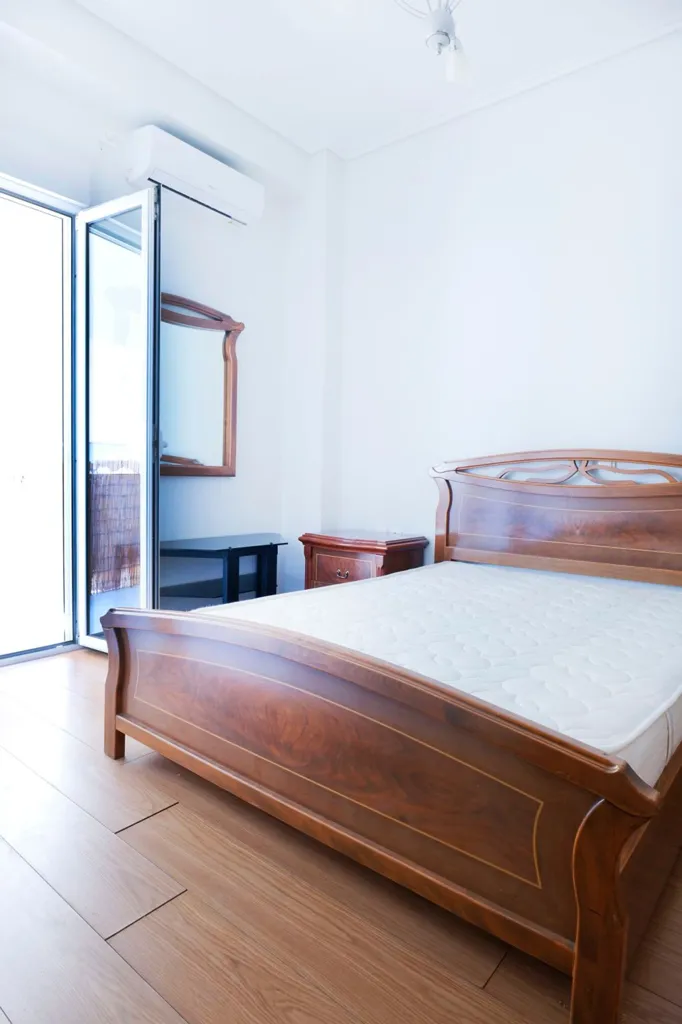 Chambres - Studio Apartment with Balcony near Metaxourgeio