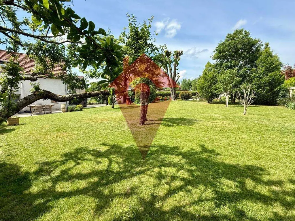 Aed - Rustic House with Garden in Crespières