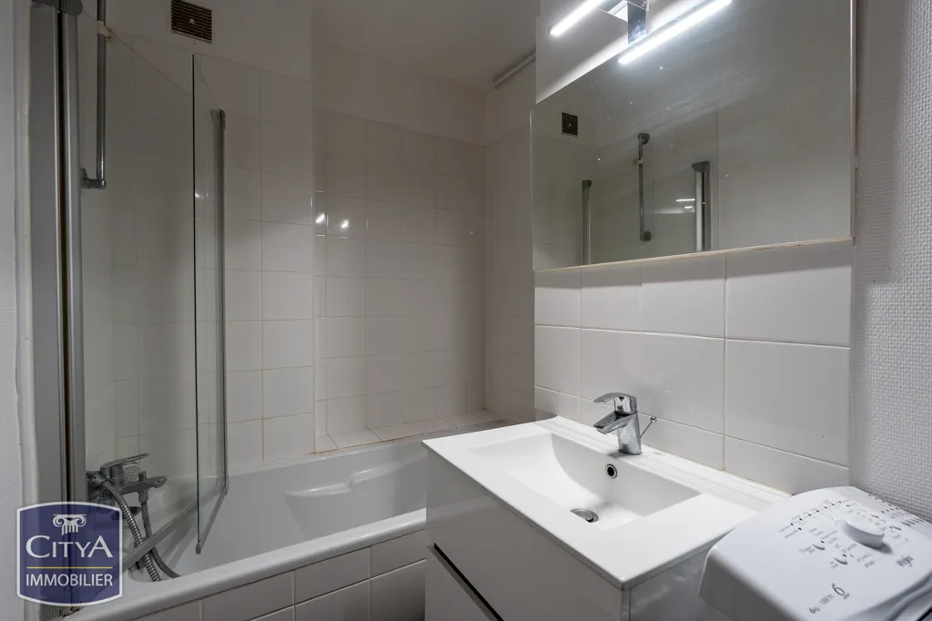 Salles de bain - Appartement Rénové avec Garage au Mans