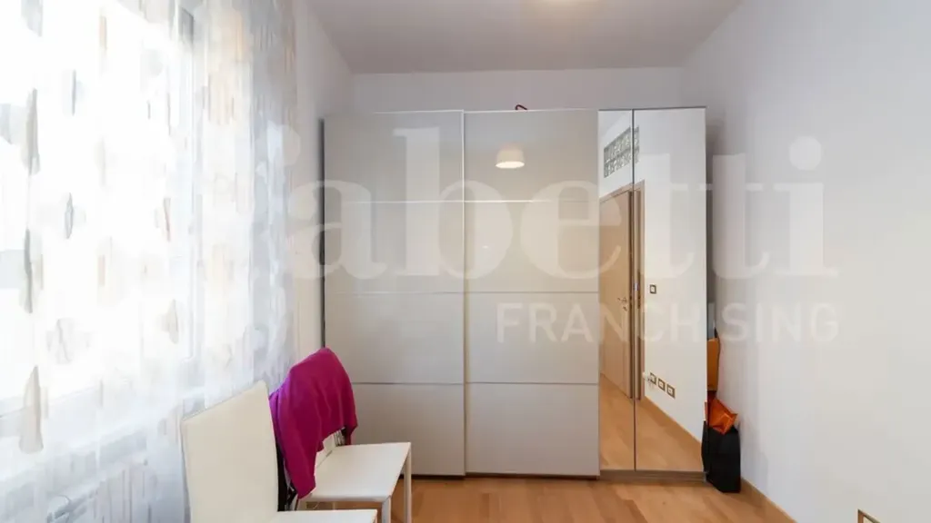 Chambres - Rear-Facing Apartment with Balcony in Monza