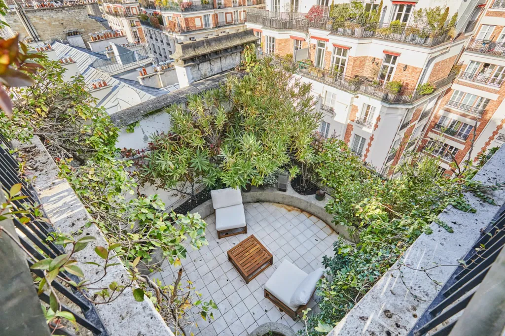 Rõdu - Pied-à-Terre with Terraces in Paris 16th