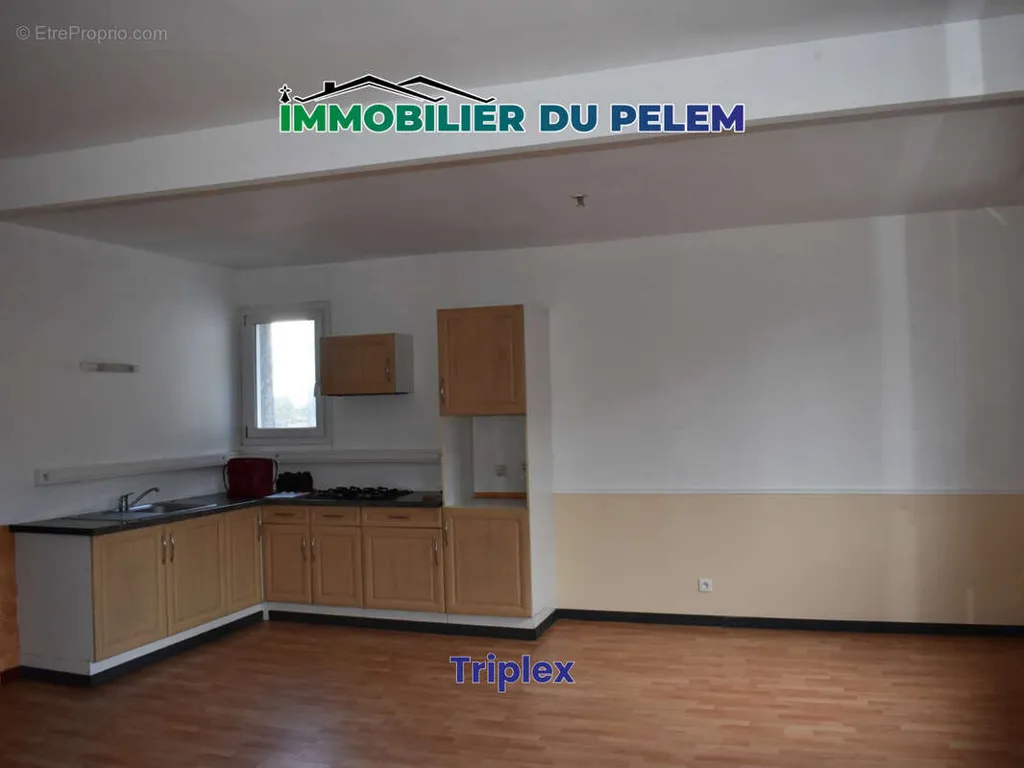 Cuisine - Immeuble avec 2 Logements en Centre-Ville à Glomel