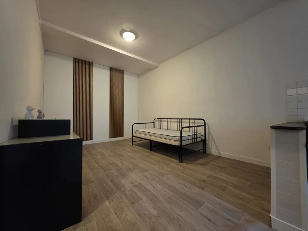 Chambres - Appartement T2 Meublé avec Climatisation à Proximité du Centre-Ville