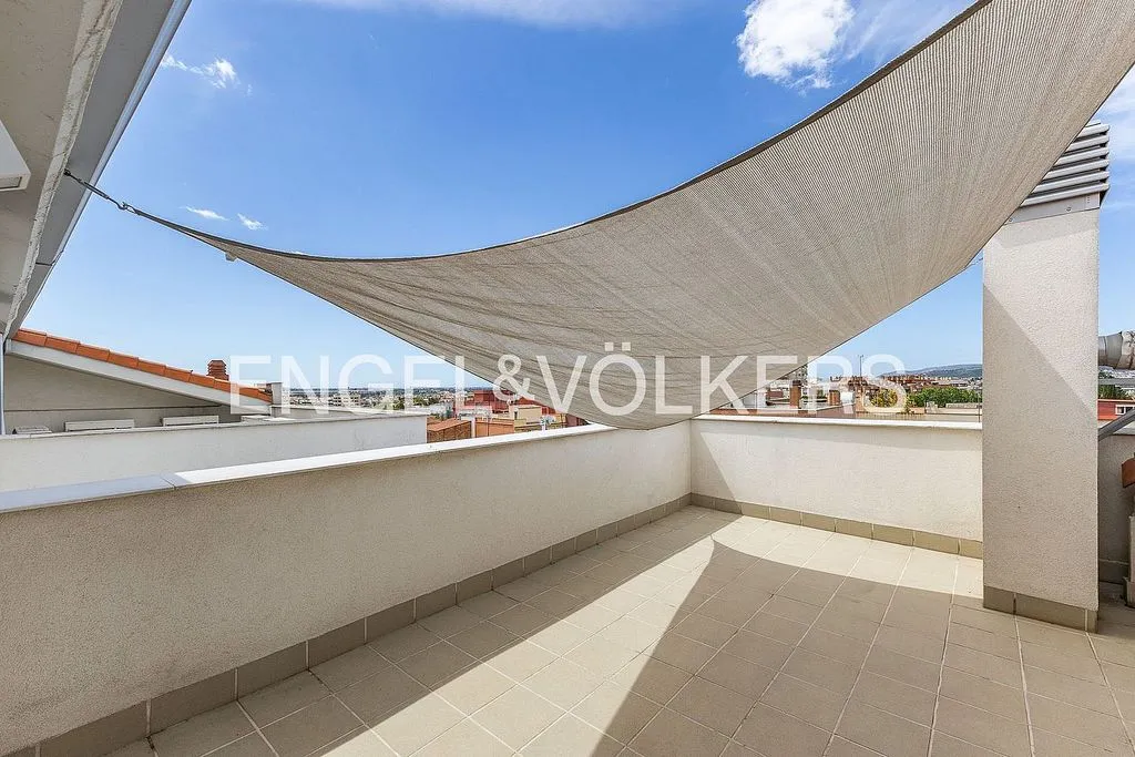 Terrass - Duplex Attic with Terraces in Cornellà
