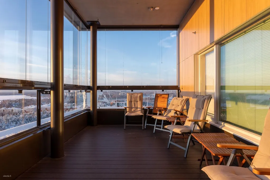 Balcon - Studio Apartment with Glazed Balcony in Espoo
