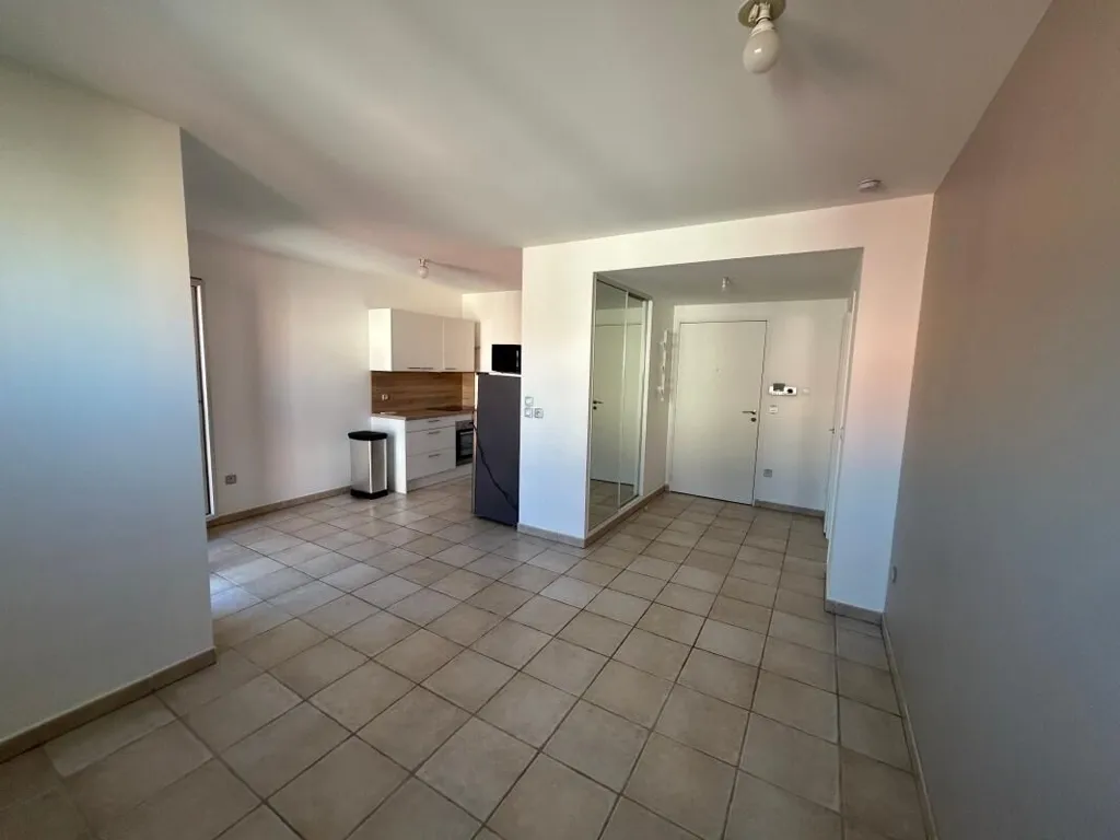 Elutuba - Modern T2 with Balcony in Caluire-et-Cuire