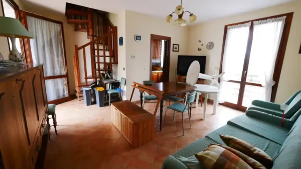 Séjour - Terraced Apartment with Garage in Serramazzoni