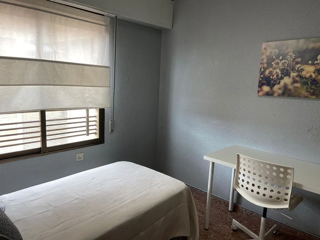 Student Flat with Balcony in Mestalla
