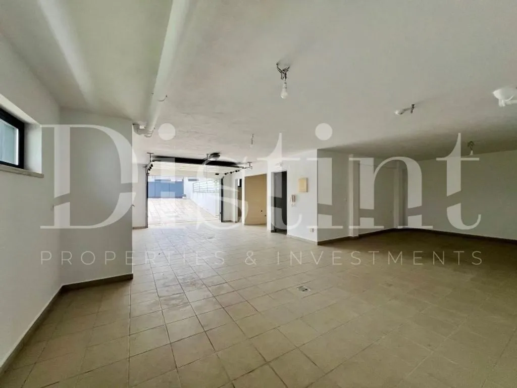 Pièces - Renovated Detached House with Garden in Almada