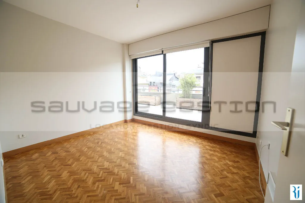 Toad - 2-Bed Flat with Terrace in Rouen Centre