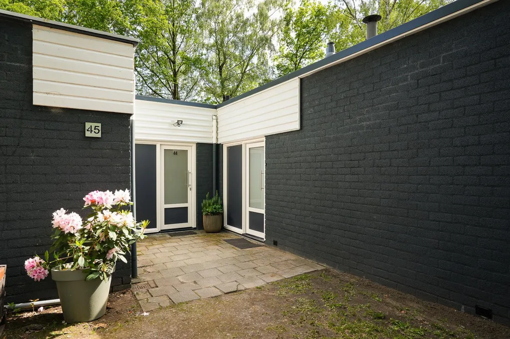 Välivaade - Linked Bungalow with Park View in Erm