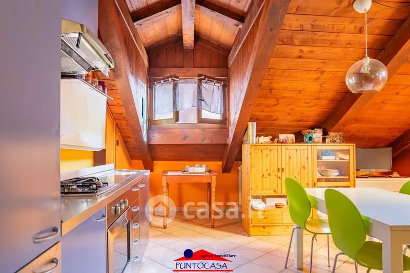 Söögituba - Two-Level Apartment with Balcony in Busca