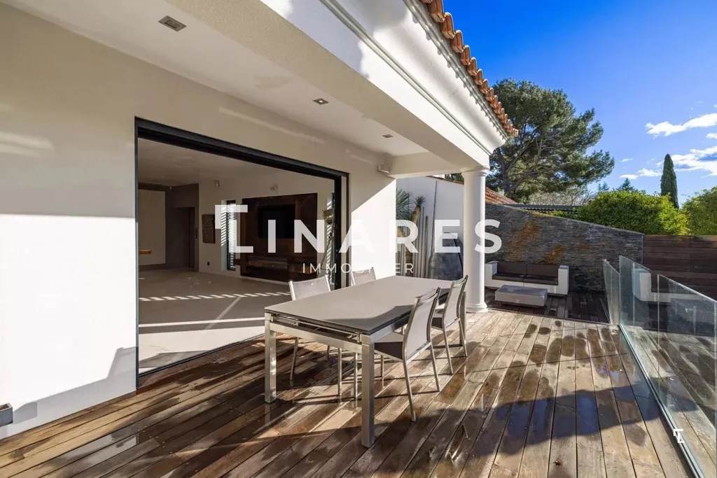 Terrasse - Villa Contemporaine avec Piscine à Allauch