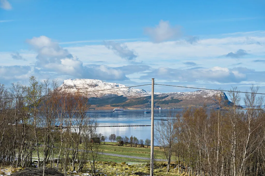 Scenic Cabin with Pool in Nesnastrand