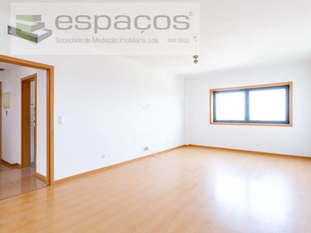 Toad - Luxury Apartment with River View in Bobadela