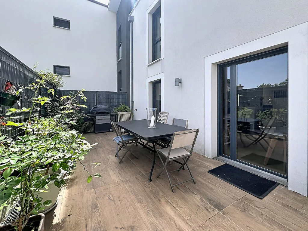 Terrass - Architectural House with Terraces in Suresnes
