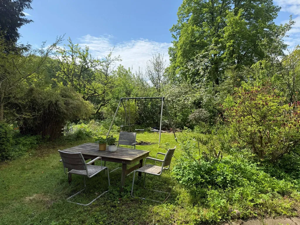 Jardin - Charming Yellow Cottage with Orchard in Scania
