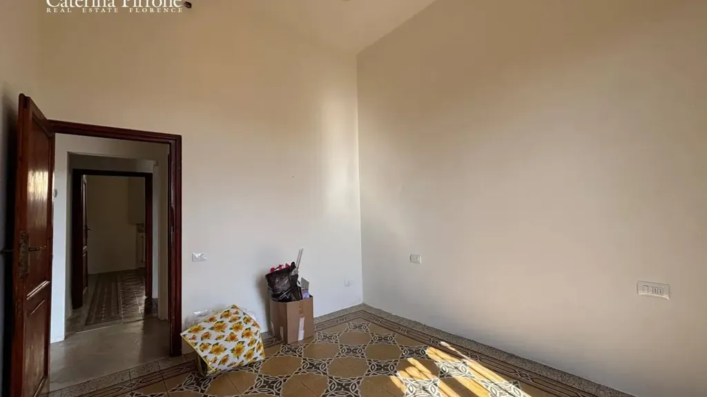 Pièces - Rustic Townhouse with Balcony in Antella