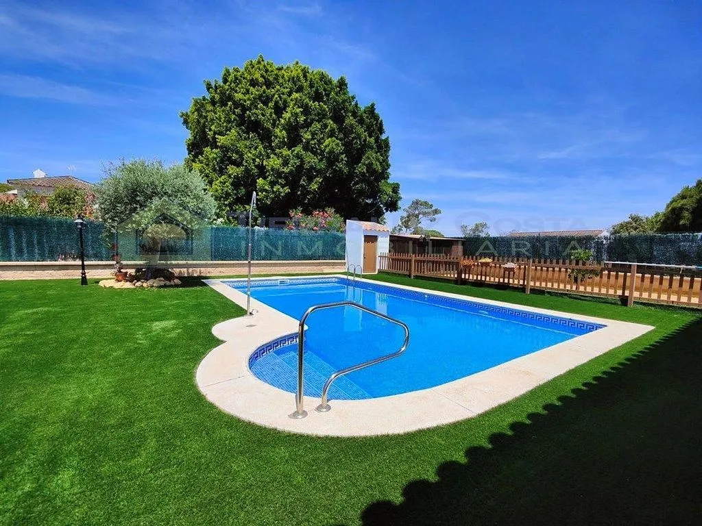 Piscine - Chalet with Pool and Terraces in Lepe