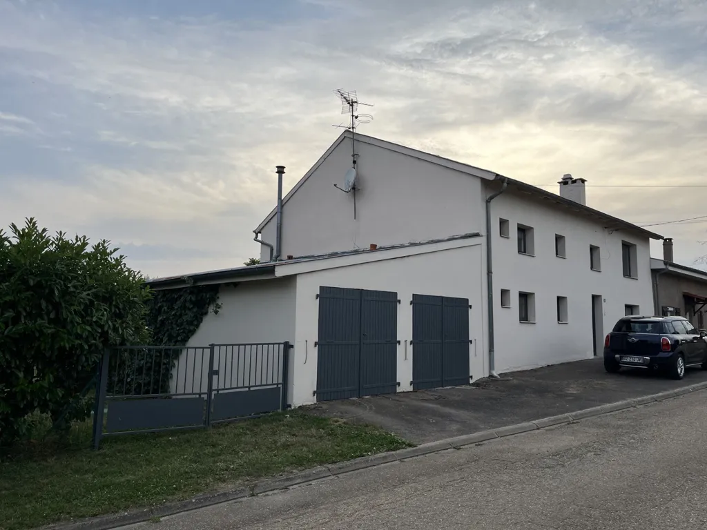 Extérieur - Maison Individuelle avec Piscine en Dernière Position