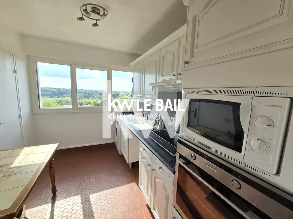 Köök - Spacious Flat with Balcony in Pontoise