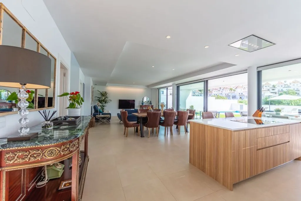 Cuisine - Contemporary Villa with Sea View in La Duquesa