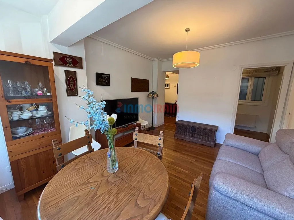 Salle à manger - Apartment with Balcony in Ordizia