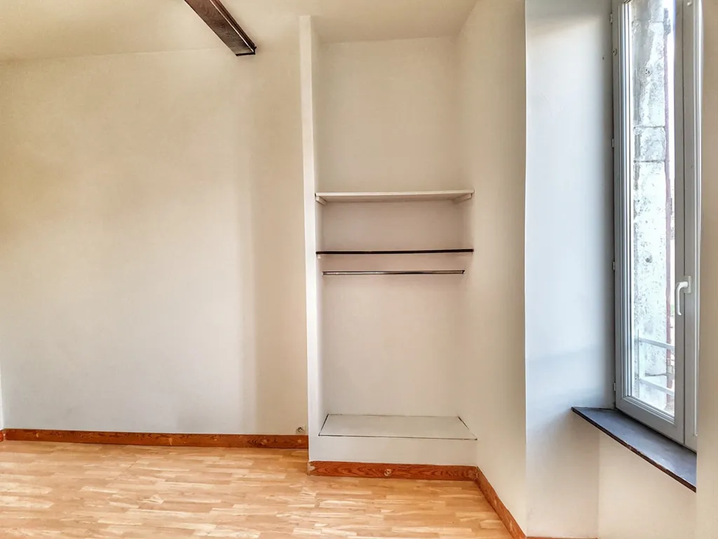Toad - T2 Flat with Balcony in Ganges