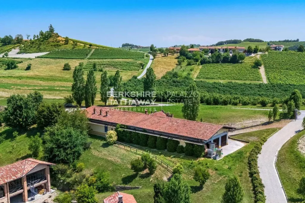Õhuvaade - Casale with Pool in Monforte d'Alba