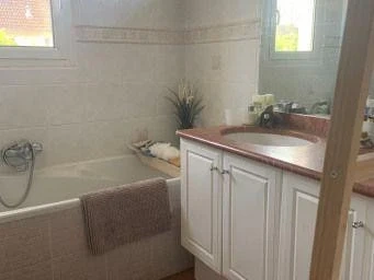 Salles de bain - Chambre Meublée à Viroflay, Proche des Transports