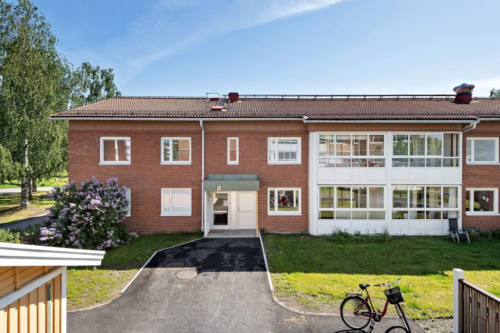 Exterior - Three-Bedroom Apartment with West-Facing Balcony in Umeå
