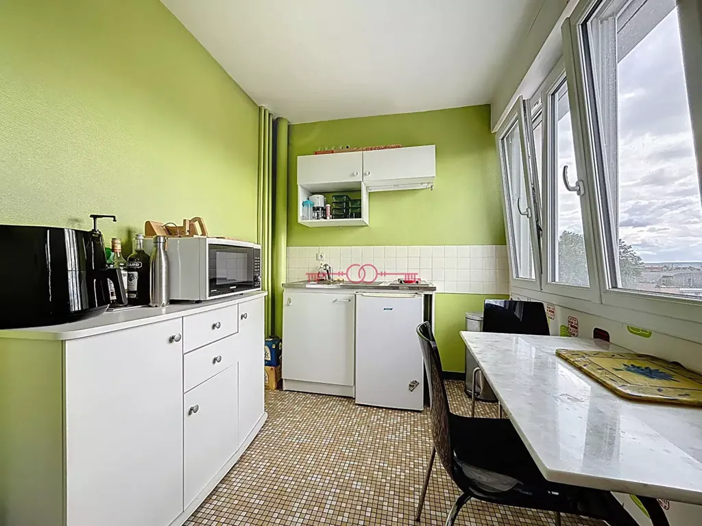 Cuisine - Studio avec Ascenseur au Boulevard Dauphinot à Reims