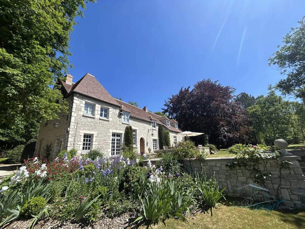Aed - Charming House with Pool in Janville-sur-Juine