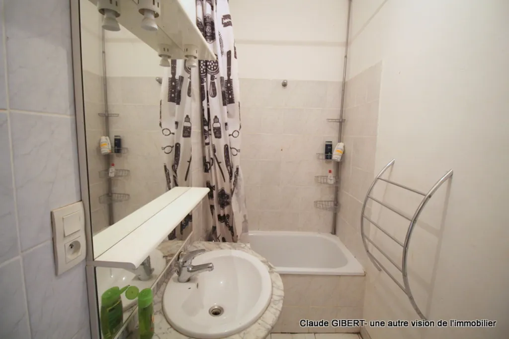 Salles de bain - Maison de Plain-Pied avec Jardin à Sète